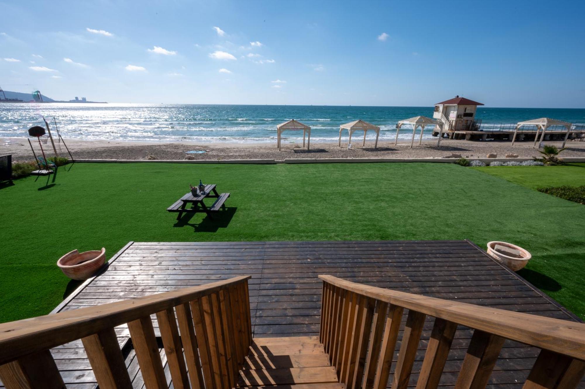 Apartment מבנים בים 77 At Sea *