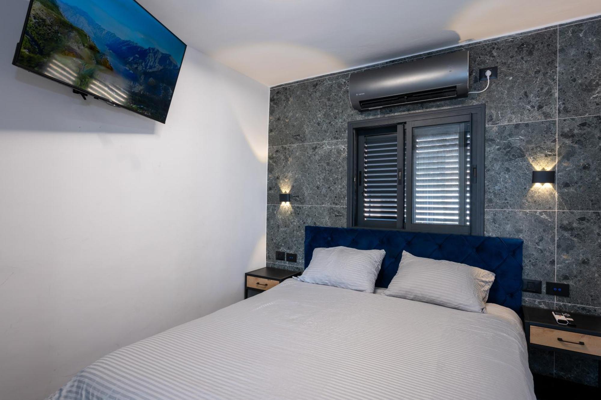 מבנים בים 77 At Sea Apartment *